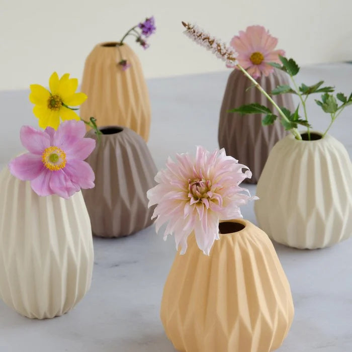 Interior Wannahaves: Trendy vases and flowers to elevate your space.
